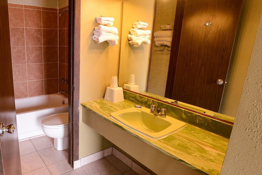 Burlington Inn מראה חיצוני תמונה