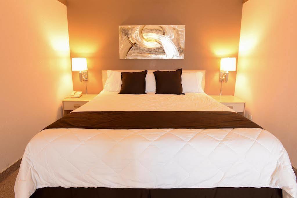 Burlington Inn מראה חיצוני תמונה